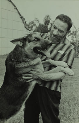 Fotografia do Espetáculo A Grande Viagem_Procópio Ferreira e o cão Radar